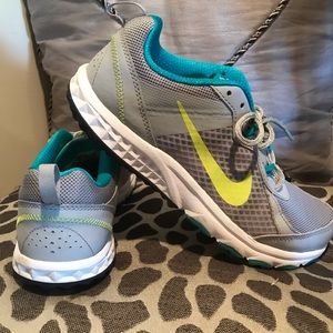 Nike wild trail tennis shoes